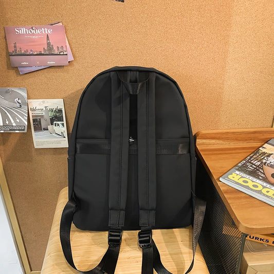 Paprasta laisvalaikio kuprinė